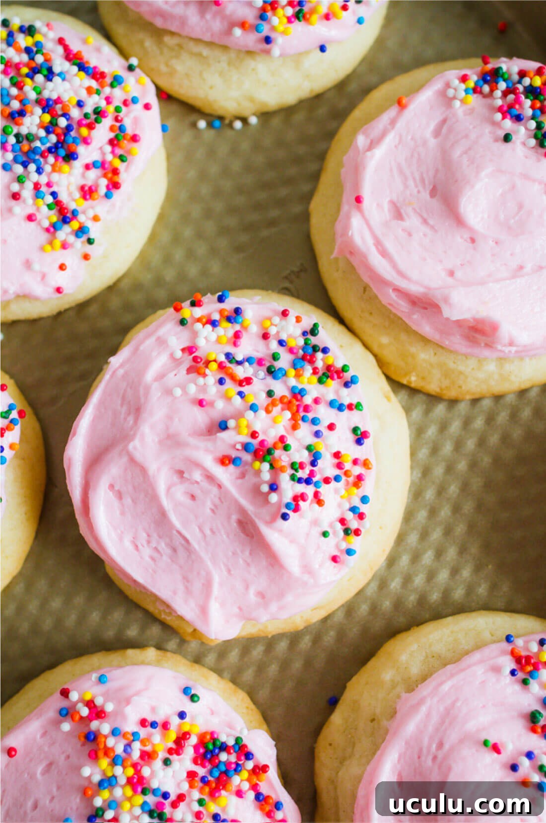 Easy to make sugar cookies that don't require refrigeration. Mmmm mmmm good! from www.thirtyhandmadedays.com