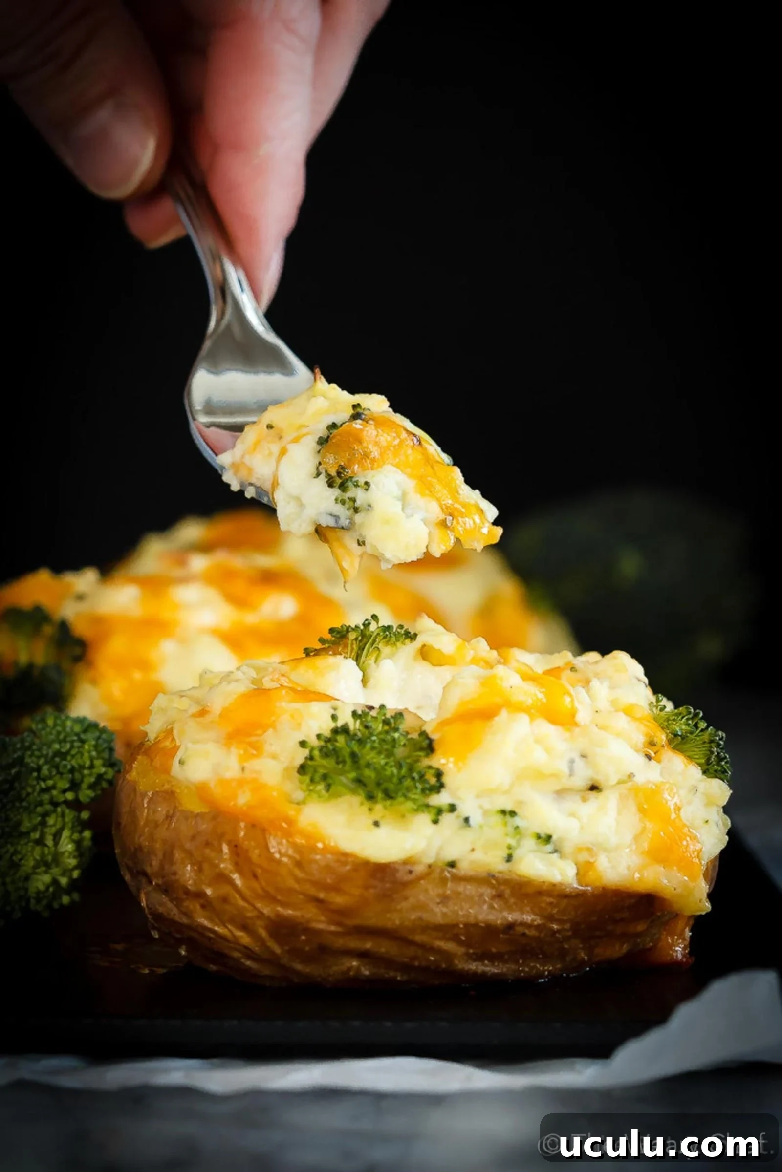 These twice baked potatoes filled with cheddar cheese and broccoli are the perfect side dish - they're easy to make and the whole family will love them! #bakedpotatoes #stuffedpotatoes #broccoli #cheddar