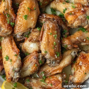 Close up image of chicken wings.