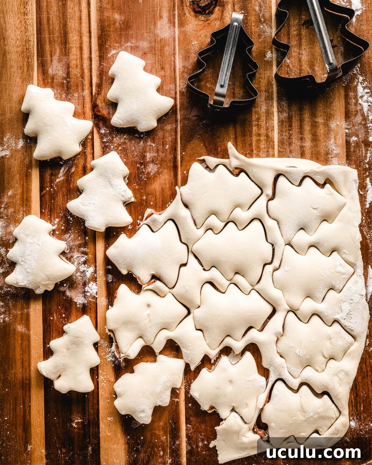 Use a cookie cutter to cut out shapes from the puff pastry filled with Nutella.