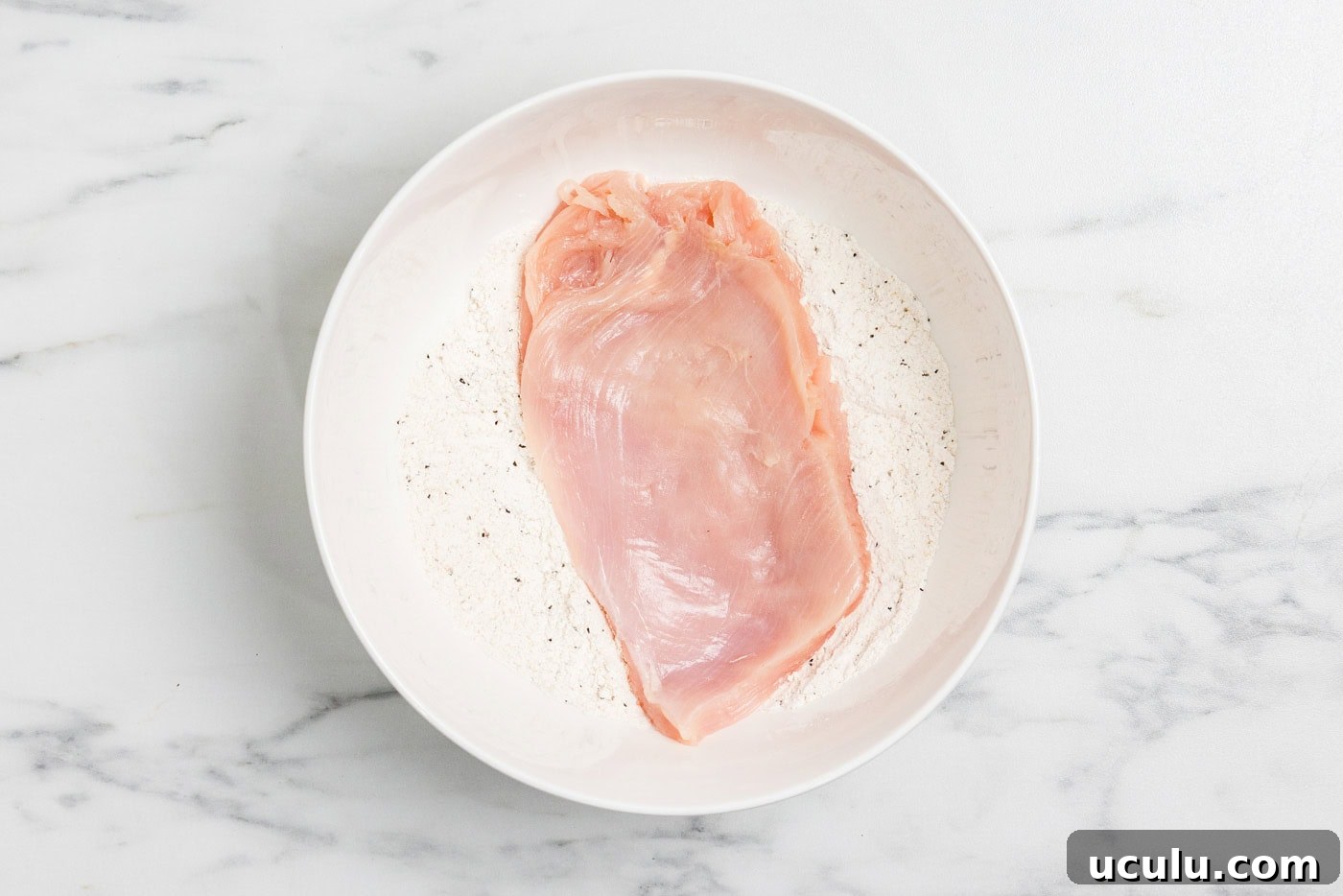 chicken cutlet in flour